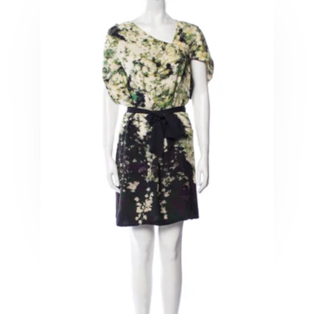 100% SILK. Designer dress. . Size Medium.YIGAL AZROUËL